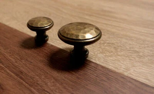 Antiguo armario de hierro fundido armario cajón pecho perillas 30 mm 40 mm - Imagen 1 de 7