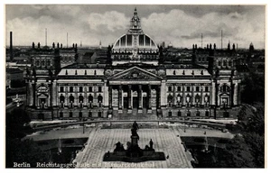 RPPC Postkarte Vorkrieg Berlin Reichstagsgebäude mit Bismarckdenkmal Deutschland - Bild 1 von 2
