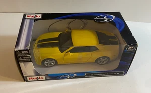 Chevrolet Camaro SS RS 2010 - Maisto diecast 1:24 - amarillo - Imagen 1 de 6