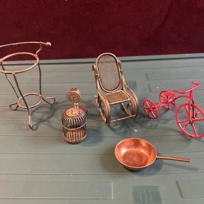 Casa de bonecas miniatura bronze tom fio metal cadeira de balanço móveis diversos - Imagem 1 de 4