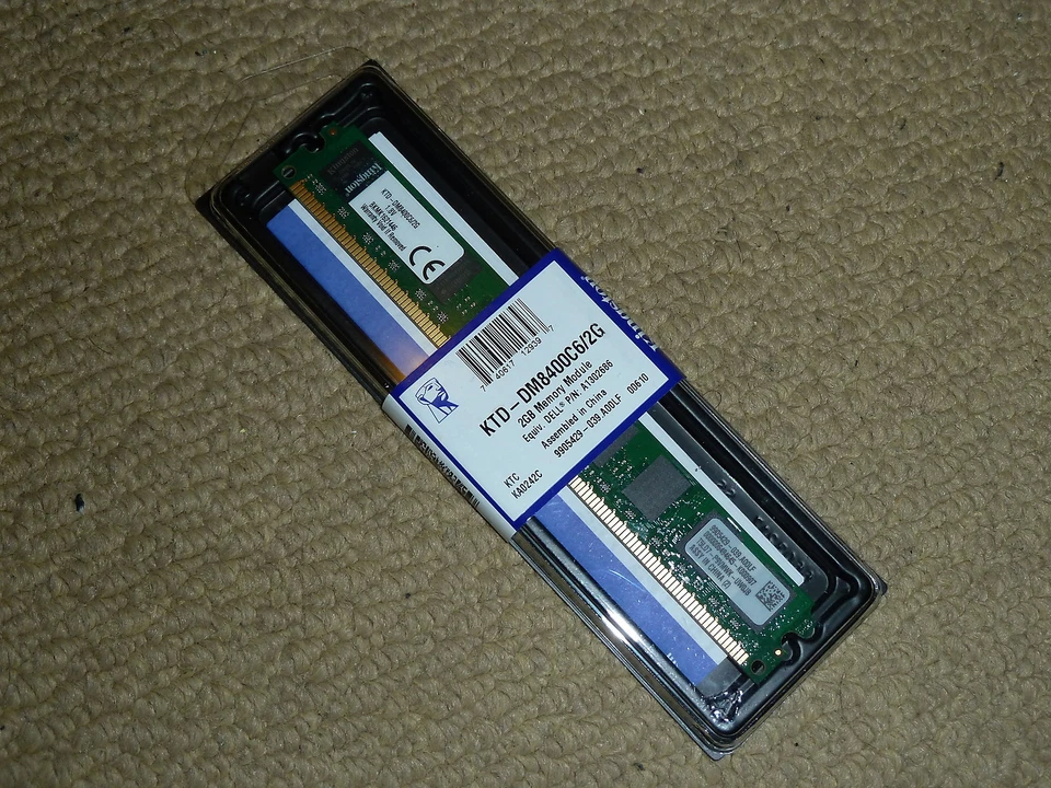 Kingston KTD-DM8400C6/2G (2 GB, PC2-6400 (DDR2-800), DDR2 RAM, 800 MHz, DIMM 240-pin) RAM Module