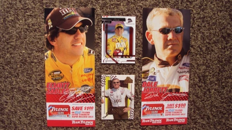 Lot of 4 dif - Elliott Sadler & Dale Jarrett #88 #38 " TYLENOL " NASCAR POSTCARD Cover
