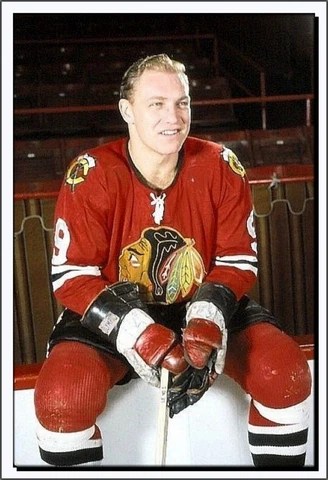 Bobby Hull Hockey-NHL Hall of Fame Signed Chicago Black Haw Puck  Auth JSA- PSA Cover