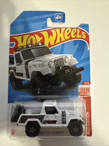 Hot Wheels 2023 Target Red Edition 5/12 #94 '67 Jeepster Commando weiß NEU - Bild 1 von 3