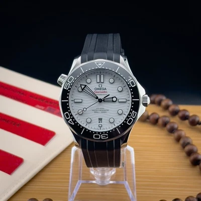 Omega Seamaster Diver 300 m SMP 42 mm bisel de cerámica negro esfera blanca caja y papeles Foto 1 de 4