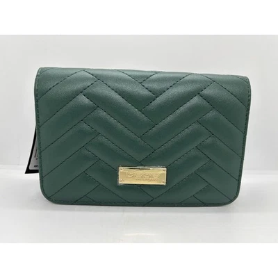 Bandolera pequeña compacta vegana de cuero sintético verde cazador nueva con etiquetas Bebe Sophia $69 Foto 1 de 4