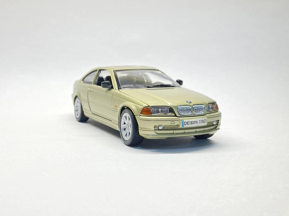 BMW 328Ci Diecast Metal Car Golden Steering Wheels 1:24 Scale 73255 Model - Image 1 of 4