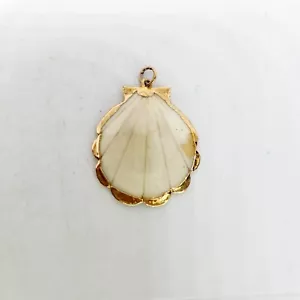 Dije colgante pequeño náutico chapado en oro concha de vieira vintage - Imagen 1 de 3