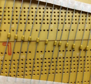 330pF 50V dc Ceramic Axial Leaded Capacitor ±5% Suntan NP0 Dielectric Multi Qty - Picture 1 of 1