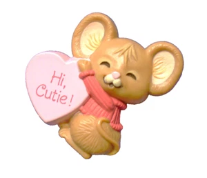 Hallmark PIN Valentines Vintage MOUSE HEART Hi Cutie CANDY TAN 1983 Brooch - Picture 1 of 3