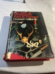 Vintage 1973 AN ABC OF WITCHCRAFT PAST & PRESENT Doreen Valiente Book Club Ed. - Picture 1 of 5