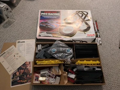 De Colección Tyco Empire 1000 Pro Racing Set Con Estrellas y Rayas Coches Parece Completo  Foto 1 de 4