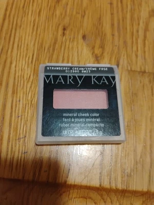 Mary Kay Mineral Cheek Color Blush - Strawberry Cream #012980 - Image 1 of 2