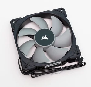 New: Corsair ML120 Magnetic Levitation 120mm 4 Pin PWM Fan 31-005165 - Afbeelding 1 van 4