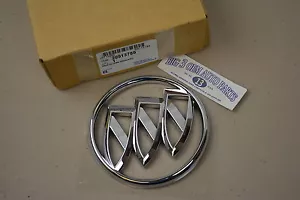 2012-2014 Buick Verano Rear Compartment Lid Chrome Buick Emblem new OEM 20913789 - Picture 1 of 2