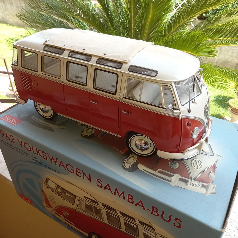 Sun Star  5071  VW 1962 Volkswagen Samba Bus 1:12 - Immagine 1 di 4