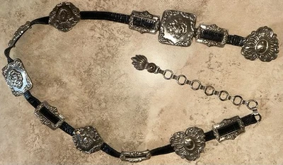 Cinturón de cuero negro mediano vintage 1993 Brighton camafeo concho medallón Foto 1 de 4