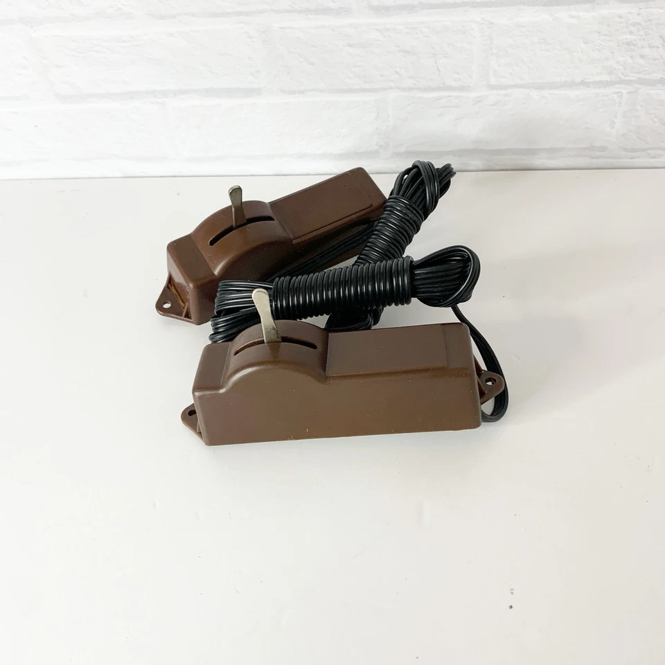 Juego de 2 controladores de interruptor automático Lionel sin luces Foto 1 de 4