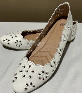 White Ballet Flats Womens Size 7 Slip On Shoes Round Toe Floral Eyelets Summer - Picture 1 of 6