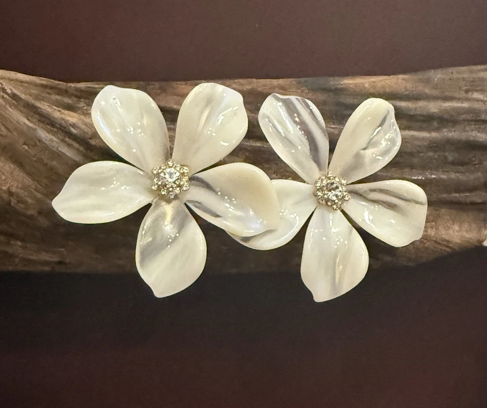 Aretes florales J.Crew con estrás de cristal nacarado blanco para mujer Foto 1 de 4