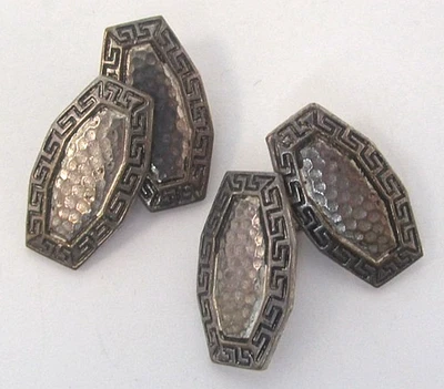 Gemelos antiguos de plata esterlina con patrón de meandro griego artesanal Foto 1 de 4