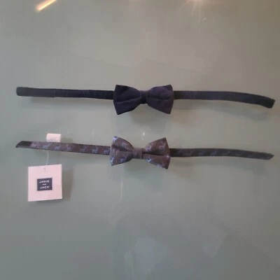 2 CORBATAS DE MOÑO Janie & Jack para niños 1 terciopelo azul marino 1 gris con reno talla 2 a 5 nuevas sin etiquetas Foto 1 de 4