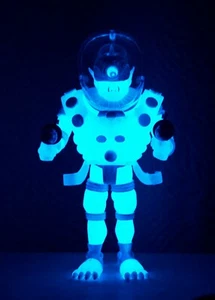 COLORFORMS OUTER SPACE MEN NEW 2020 BLUESTAR EDITION CYCLOPS GITD MINT SEALED - Picture 1 of 11