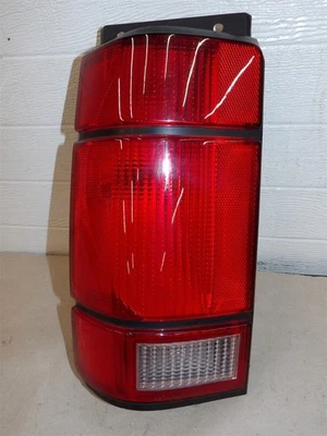 FORD EXPLORER 1991-1994 LH LEFT DRIVER SIDE TAILLIGHT LAMP ASSEMBLY WITH SOCKETS - Image 1 of 4