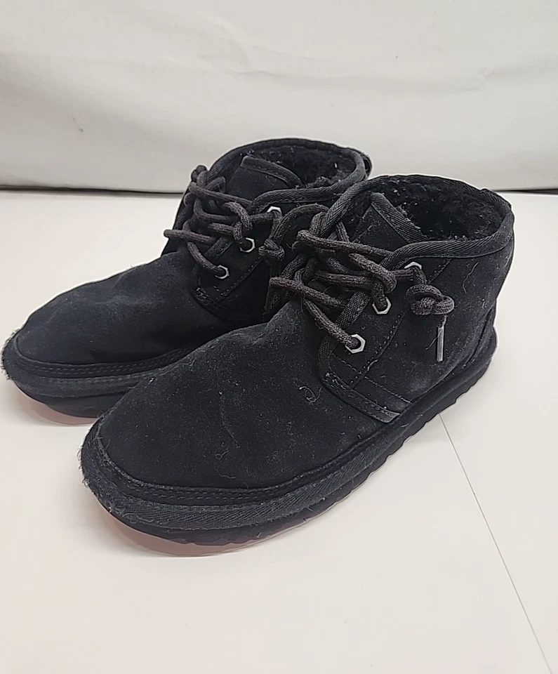Zapatos para mujer negros marca UGG se ajustan como un 6 pero son talla 7 usados Foto 1 de 4