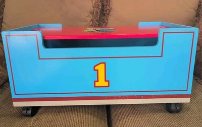 Thomas & Friends Trenes Caja de Juguetes de Madera Tapa y Ruedas Curva de Aprendizaje Almacenamiento-*Leer Foto 1 de 4