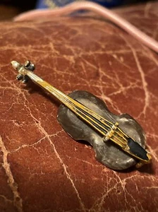 Fantastic Vintage Brooch Pin Carved Stone Tiger eye? Violin Cello 1950's - Picture 1 of 4