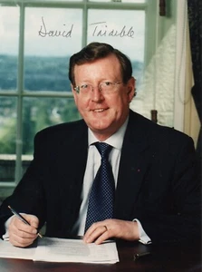 DAVID TRIMBLE † - original signiertes Foto Autogramm signed Friedensnobelpreis - Picture 1 of 1
