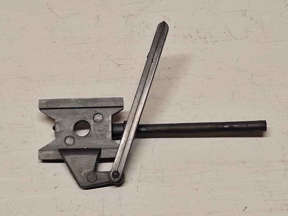 Escala G Aristo Craft 0-4-0 RH Pistón Cruceta Eslabón de Retorno Parte Foto 1 de 3