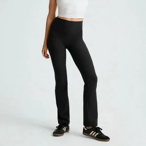Beyond Yoga Spacedye Practice Bootcut-Hose mit hoher Taille schwarz Größe Small - Bild 1 von 7