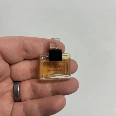 ALFRED SUNG "SUNG" Vintage EDT (.14 oz/4 ml) Travel Splash Mini *NUEVO* 18 Foto 1 de 3