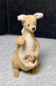 De colección Carol Stewart Disney World Convention Limited Pooh Kangaroo & Joey Bear - Imagen 1 de 9