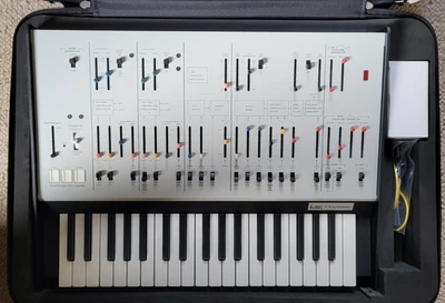Korg Arp Odyssey Rev1 Duophonic Analog Synth, Limited Edition, wie neu, full set - Bild 1 von 4