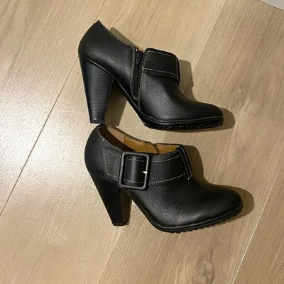 SoftShoe by Medicus Black Shoes Pumps Heel Side Buckle Zipper Sz  7 - Image 1 of 4