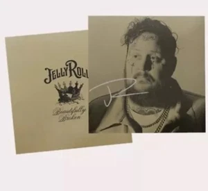 CD Jelly Roll Firmado Bellamente Roto NUEVO 2024 Inserto Autografiado ~ ¡PREVENTA! - Imagen 1 de 3