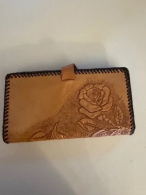 Cartera de cuero mexicana hecha a mano con diseño de rosa con iniciales SH Artisan 7.5"x4" Foto 1 de 4