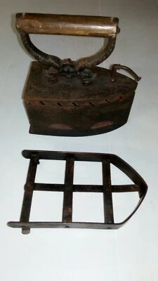  fer a repasser a braise ancien et son support  - Photo 1/4