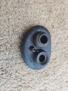 2013-2018 Audi S7 Coolant Pipe Grommet Double Rubber 4H0819699 - Picture 1 of 3