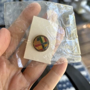 Columbus Quincentenary Jubilee 1492-1992 goldfarbene Emaille C185-84 - Bild 1 von 3