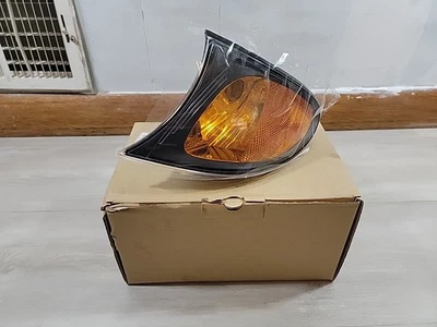 OEM Corner Light Driver Left Side For 2002-05 BMW 325i 330i 330xi 325xi Sedan - Image 1 of 4