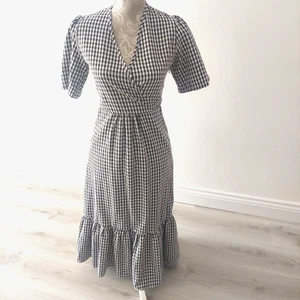 BNWOT CAMEO ROSE SIZE 6 BLACK & WHITE CHECK CROSS FRONT MAXI DRESS + FRILL HEM - Picture 1 of 13