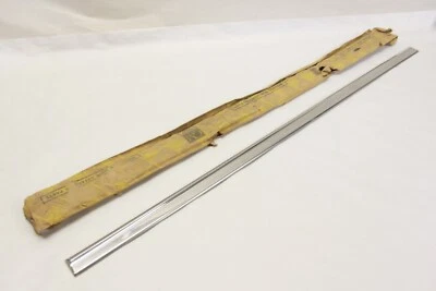 Chevrolet 150 210 1956 sedán de cuatro puertas vagón puerta delantera moldura GM 3759452 nuevo de lote Foto 1 de 4