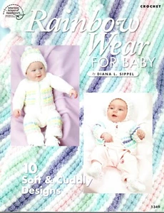 American Sch. Handarbeit 1349 REGENBOGENKLEIDUNG FÜR BABY Häkelanleitung Heft - Bild 1 von 2