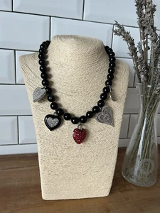 Bigiotteria vintage - COLLANA Con PENDENTI AMORE, Cuori, Metallo, anni 2000 - Foto 1 di 3