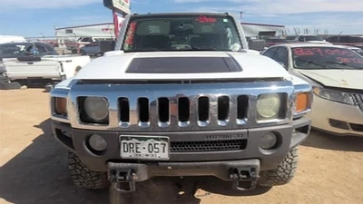 Used Driving Light fits: 2006 Hummer H3 Fog-Driving bumper mounted w/o ECE homol - Image 1 of 4