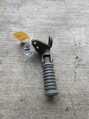 98-07 2001 YAMAHA V STAR XVS650 ESTRIBA TRASERA IZQUIERDA REPOSAPIÉS SOPORTE Foto 1 de 4